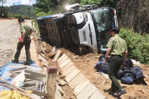 Xe khách chở Câu lạc bộ bóng đá trẻ Quảng Nam đã bị mất phanh khi đổ đèo